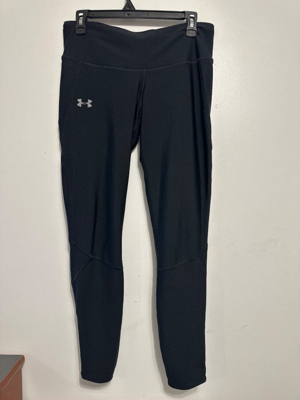 Under Armour Womens Black Athletic Leggings With Zippered Pockets Size M